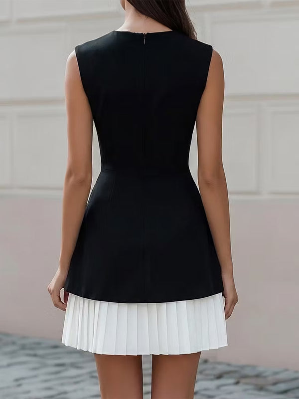 Black And White Color Blocked Sleeveless Pleated Mini Dress