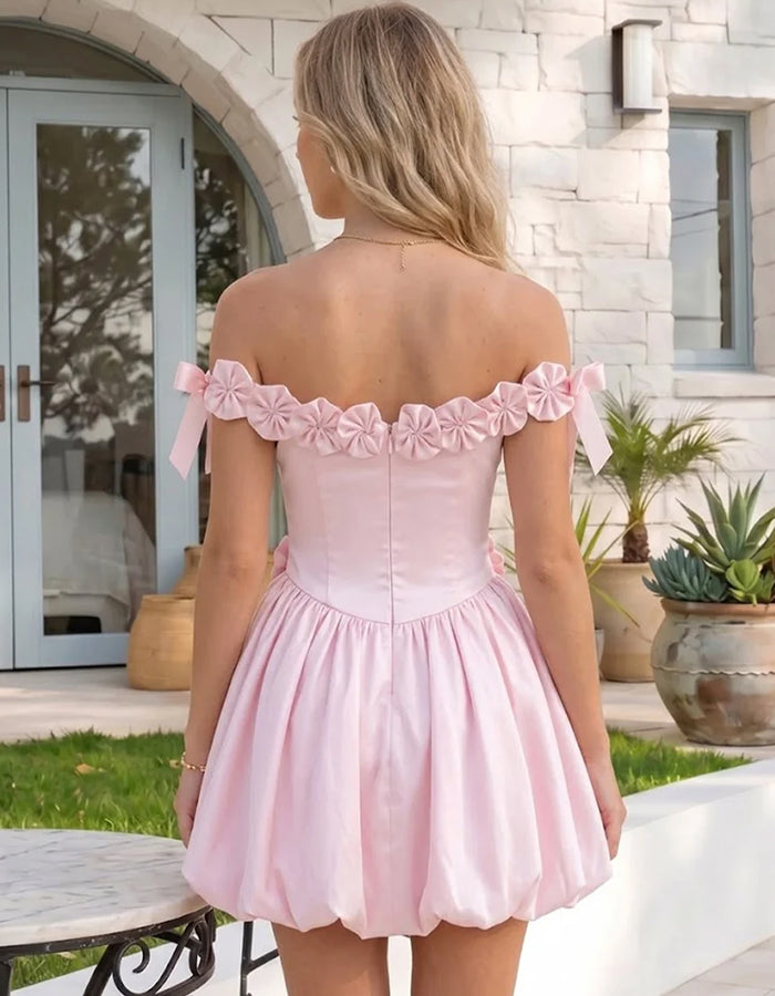 Schulterfreies 3D-Blumen-Satin-Minikleid in A-Linie