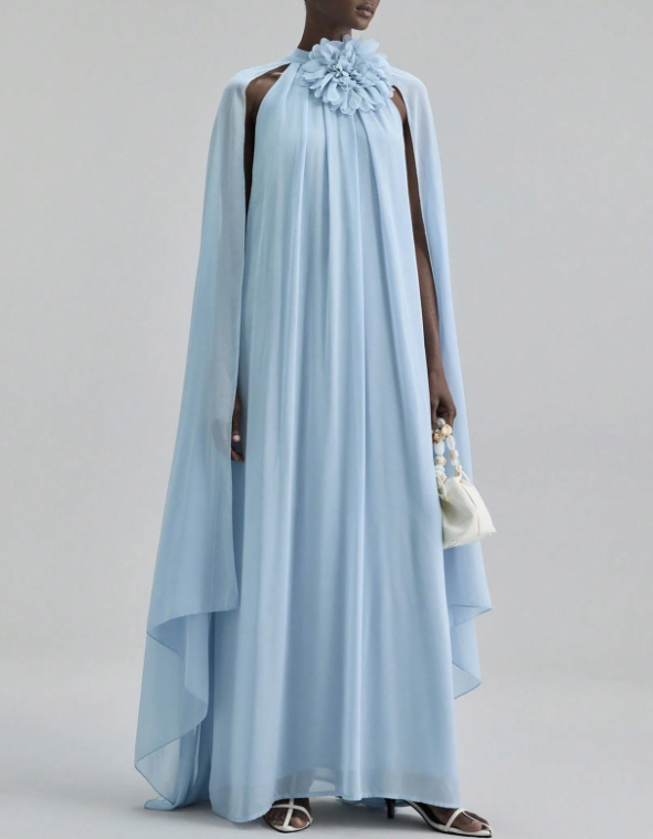 Vestido de noite maxi com decote halter, aplicações florais 3D em chiffon e mangas-capa compridas