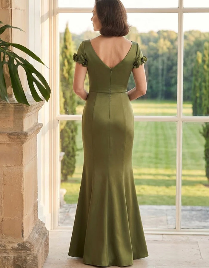 Maxikleid aus Satin mit eckigem Ausschnitt, kurzen Ärmeln, 3D-Blumen und Raffungen