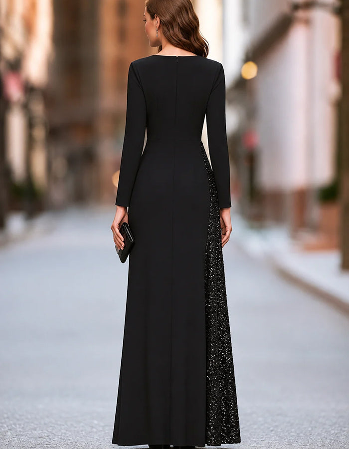 Schwarzes Maxikleid mit V-Ausschnitt, langen Ärmeln, Drapierung, Twist-Detail, Paillettenbesatz, Wickeloptik und Schlitz