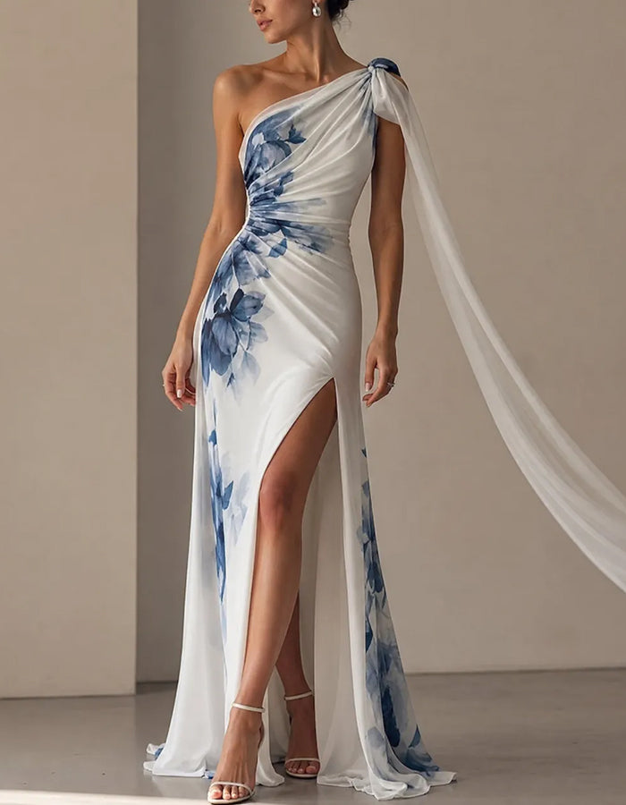 Abito maxi in chiffon blu floreale, monospalla, con spallino annodato e spacco alto