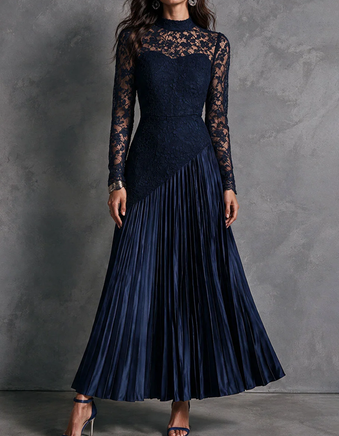 Abito maxi blu navy scuro in raso con pizzo, pieghe e maniche lunghe