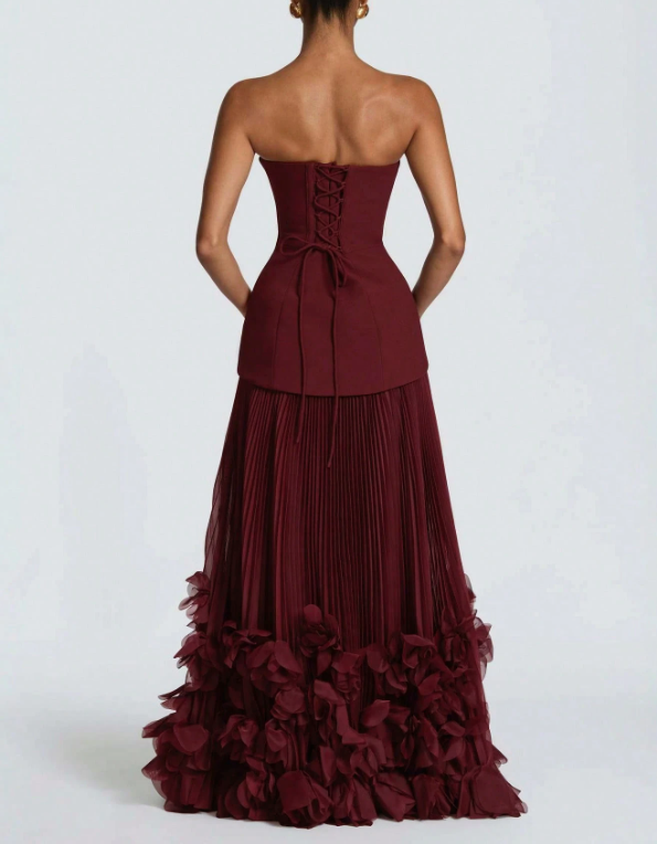 Trägerloses A-Linien-Maxikleid aus Crêpe und Chiffon mit Schnürung am Rücken, Falten und dreidimensionalen Blumenapplikationen