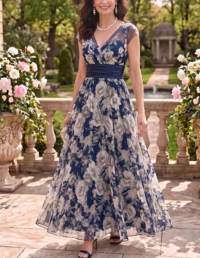 Maxikleid aus marineblauem floralem Chiffon mit V-Ausschnitt, kurzen Flügelärmeln und Satin-Taillenband