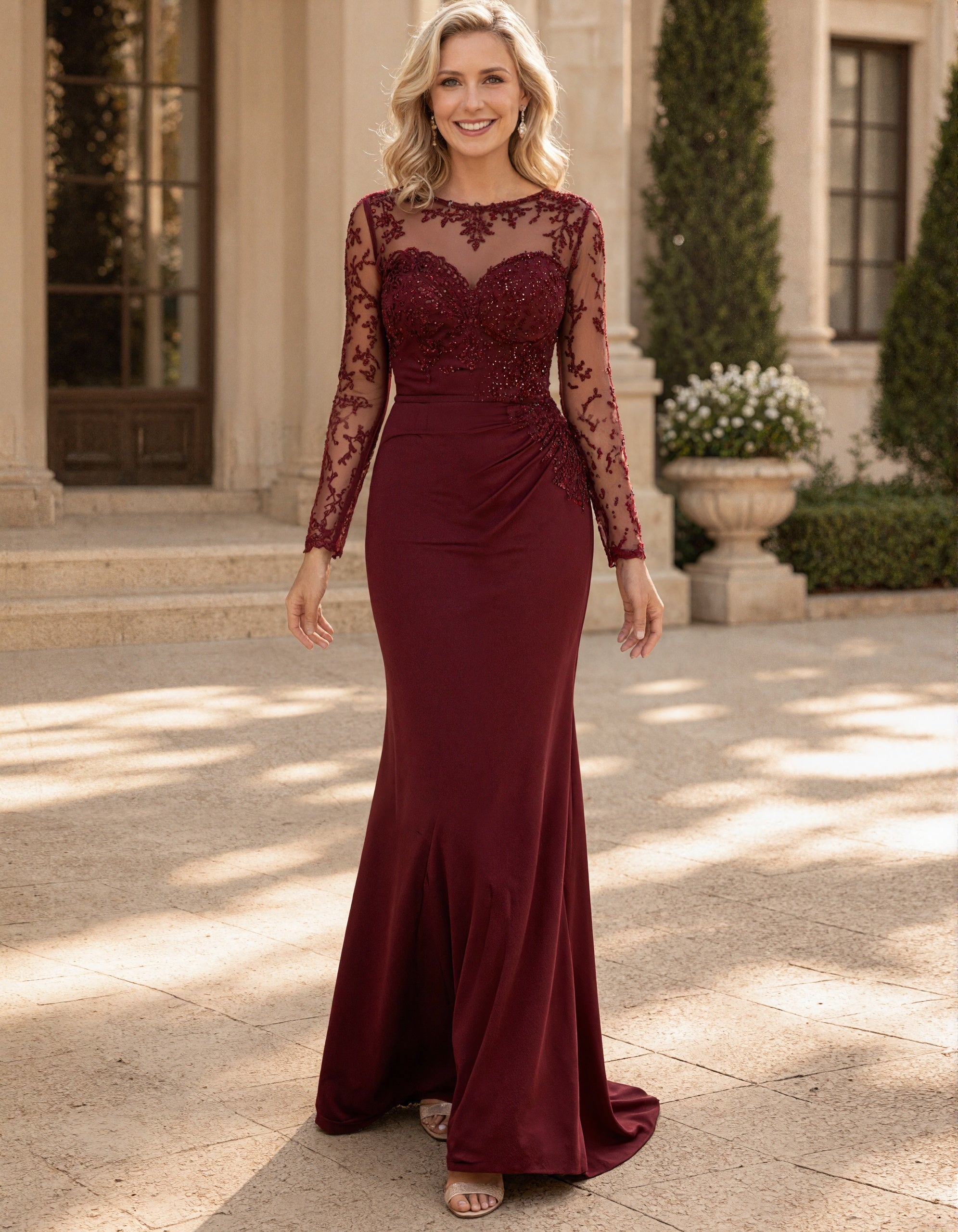 Burgunderfarbenes Spitzen-Maxikleid mit Rundhalsausschnitt und langen Ärmeln