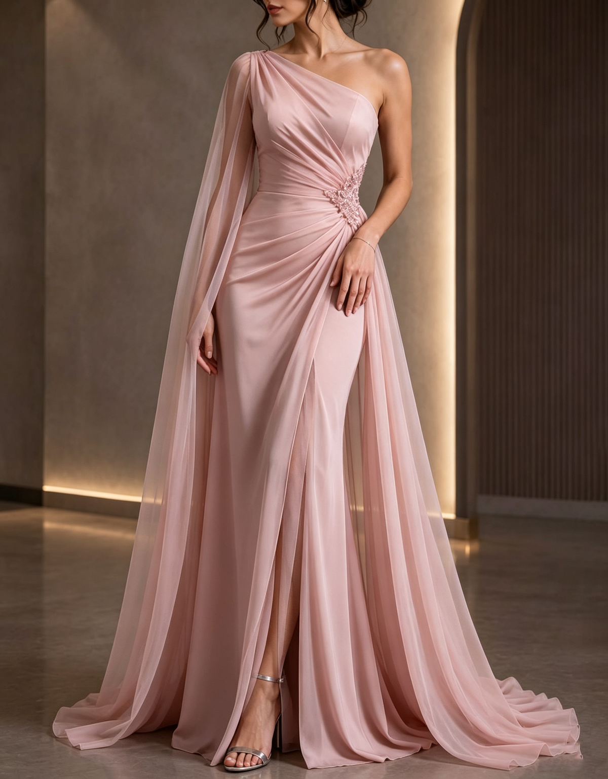 Vestido de noite maxi de um ombro, com capa de chiffon, manga, aplicações de missangas e racha alta