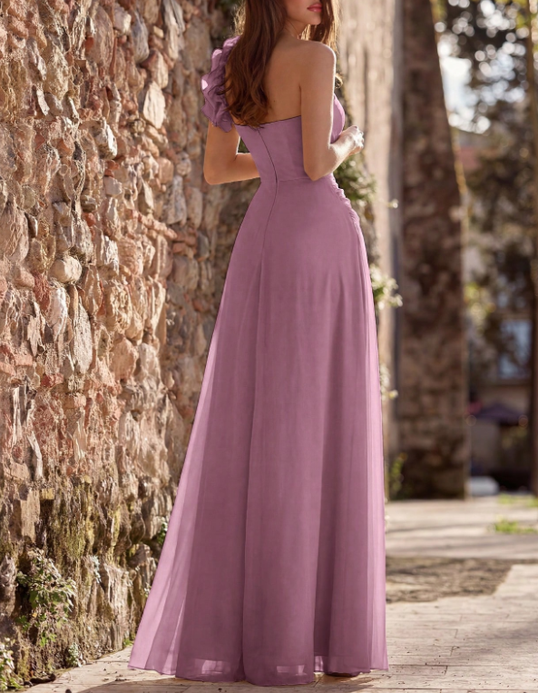 Avondjurk in maxi-lengte van chiffon met één schouder, ruches en een zeemeerminsilhouet