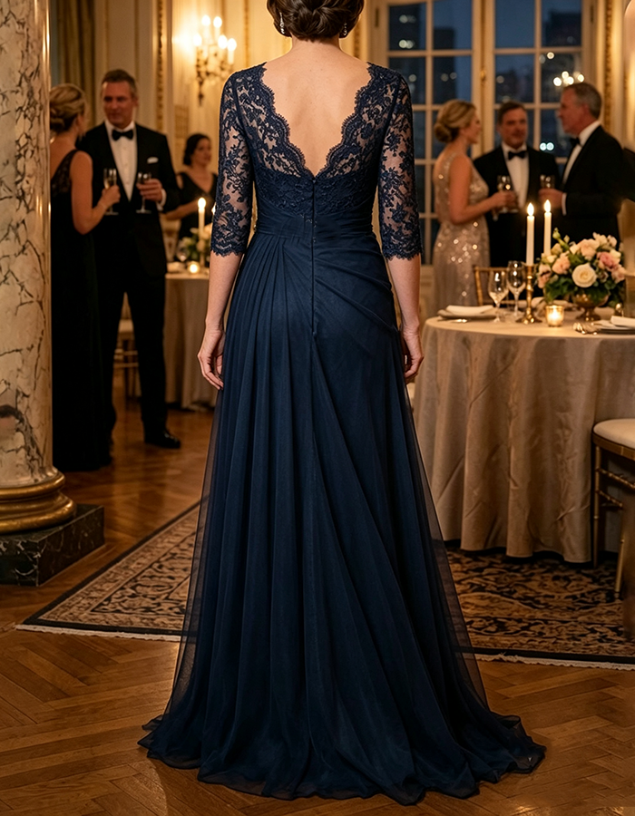 Marineblaues A-Linien-Maxikleid mit V-Ausschnitt, Dreiviertelärmeln aus Spitze, Perlenapplikation und drapiertem Tüll