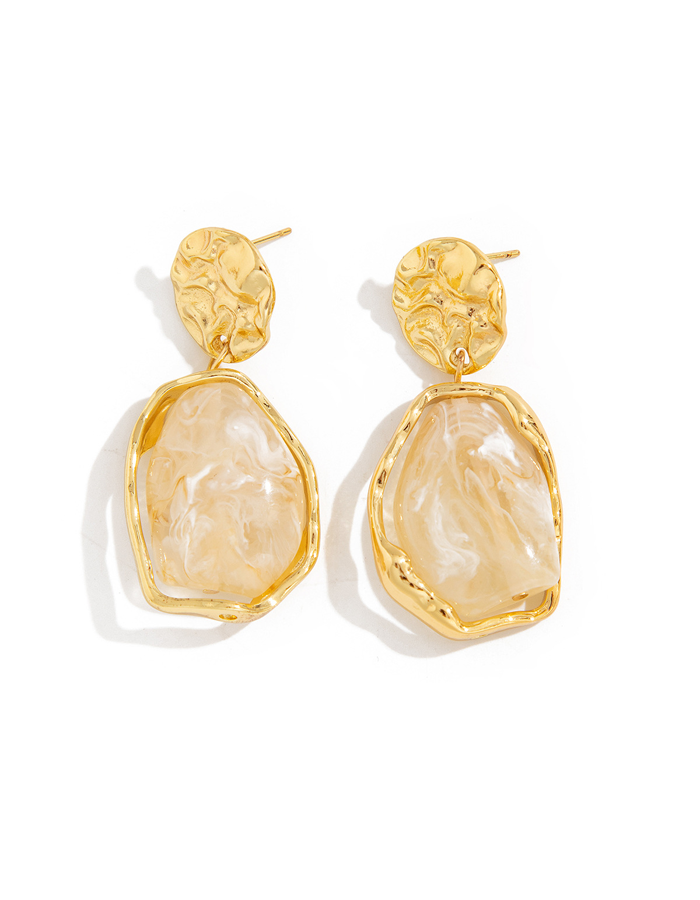 Boucles d’oreilles pendantes en résine avec disques martelés