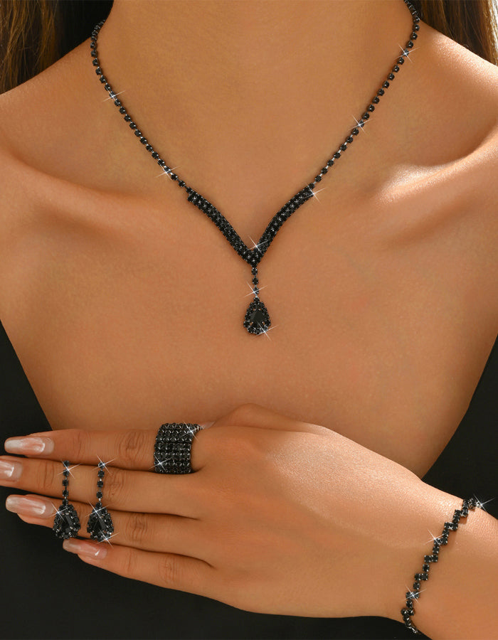 Set da 4 pezzi con collana, orecchini, bracciale e anello a forma di goccia d’acqua