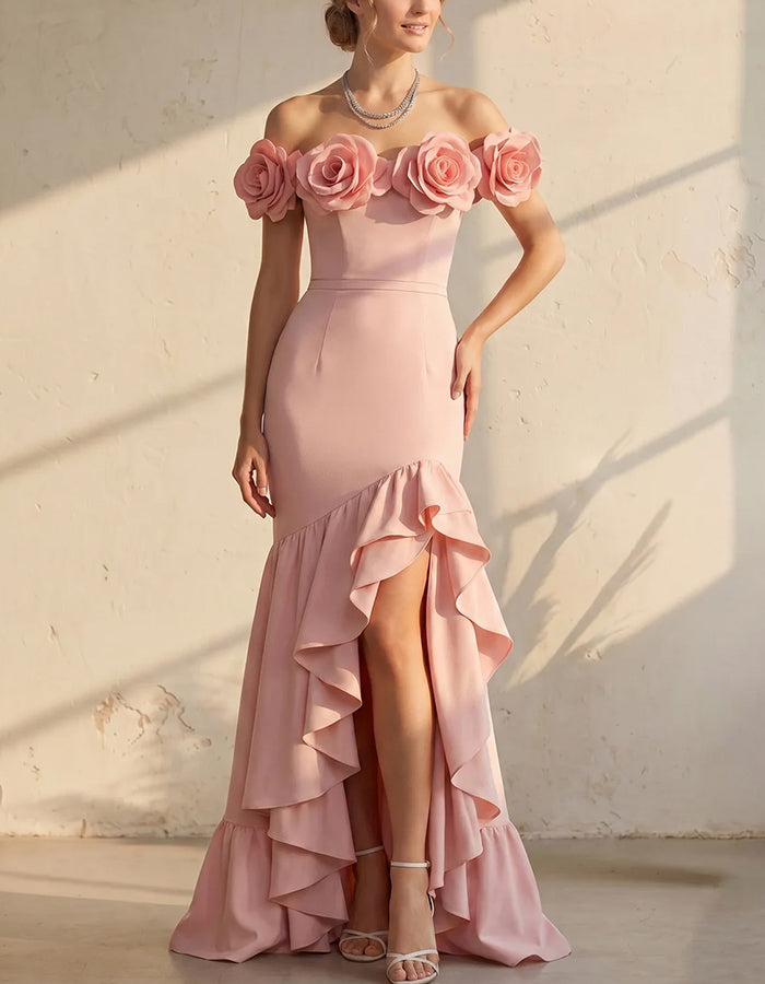 Schulterfreies 3D-Rosenblumen-Maxikleid mit hohem Schlitz und Rüschen