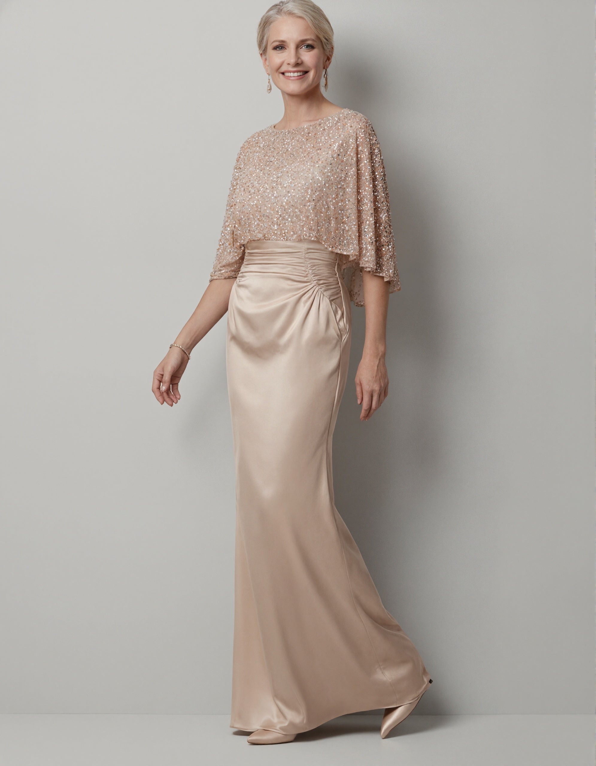 Robe longue maxi en satin et résille pailletée, style châle, couleur champagne