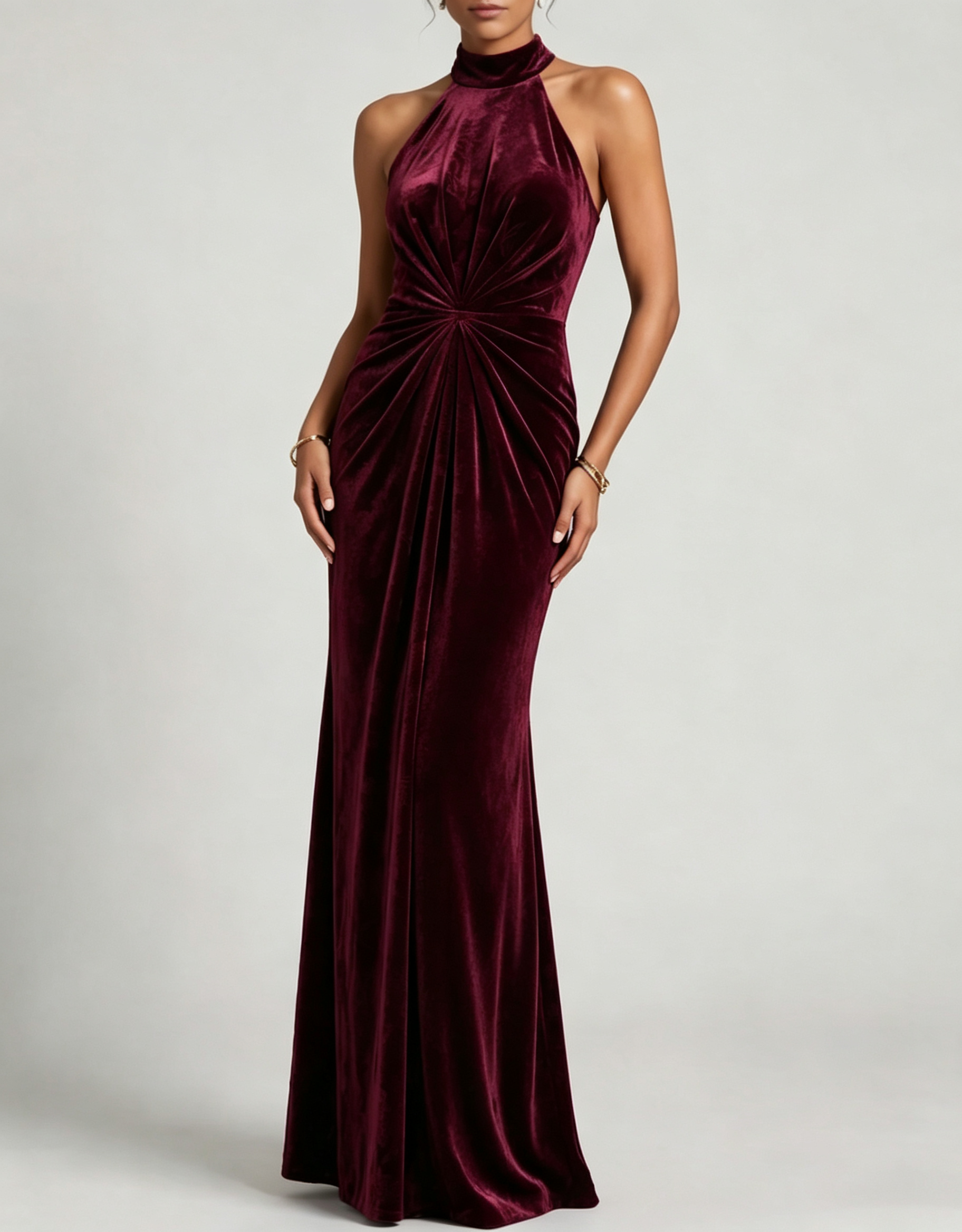 Vestido maxi de veludo com decote halter, cintura franzida e corte sereia