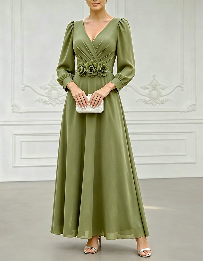 Abito lungo in chiffon verde oliva, a maniche lunghe, con motivo floreale 3D