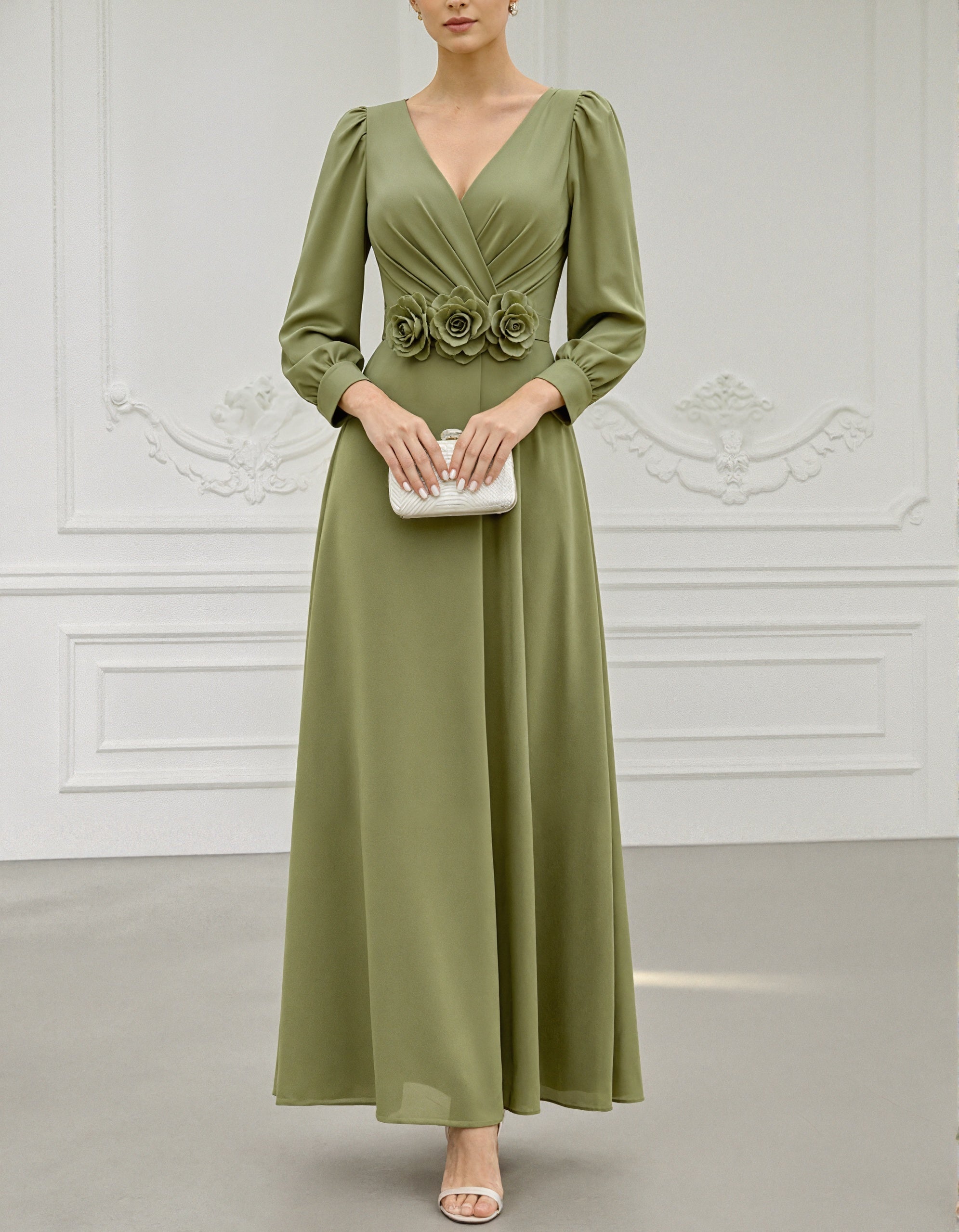 Abito lungo in chiffon verde oliva, a maniche lunghe, con motivo floreale 3D