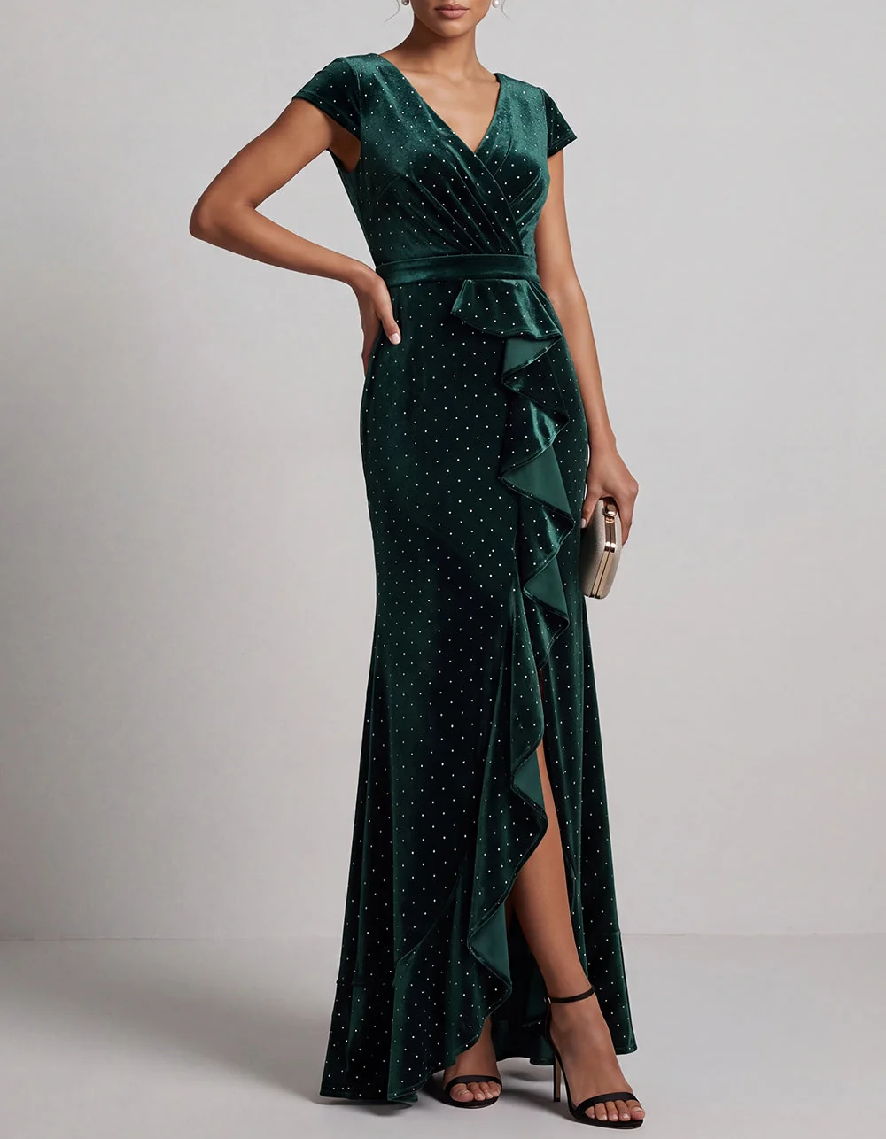 Vestido maxi de terciopelo con volantes, escote en V, pedrería y corte sirena