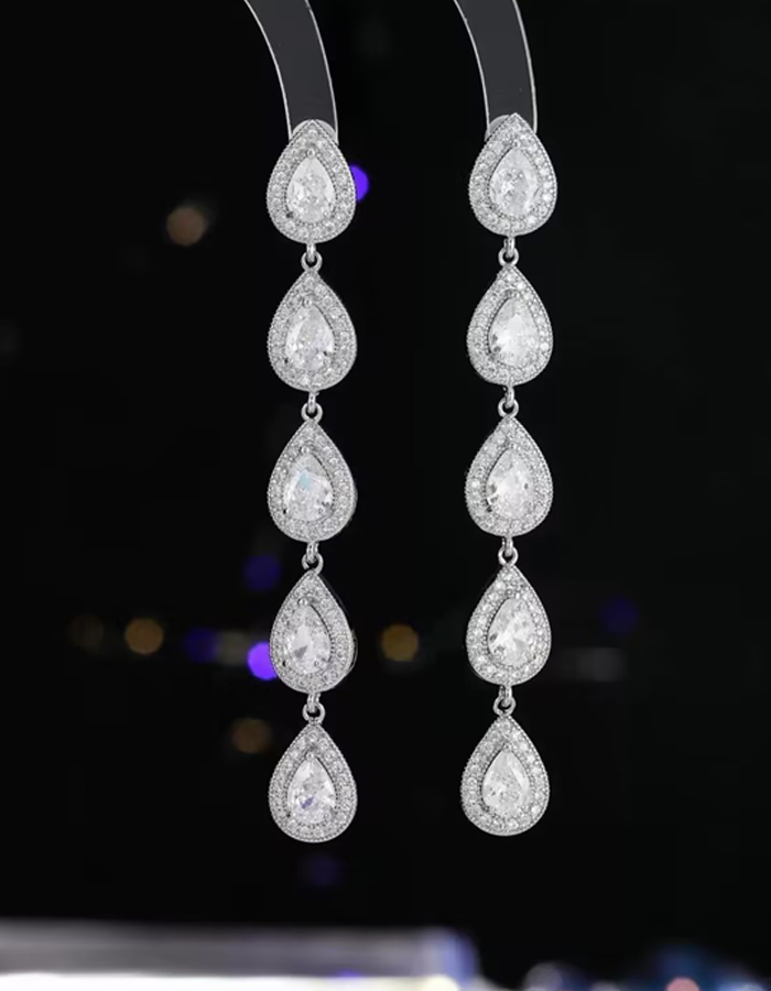 Longues boucles d’oreilles pendantes en halo avec plusieurs gouttes en forme de larme