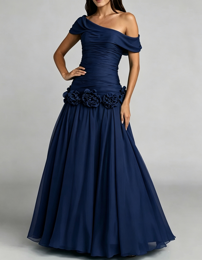 Robe longue évasée en mousseline drapée, épaules dénudées