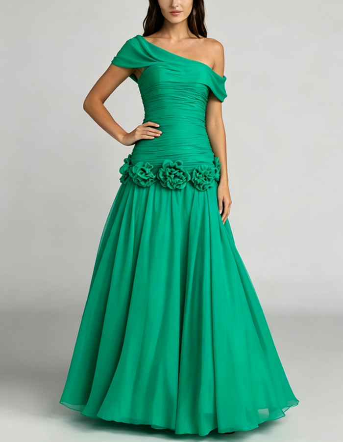 Robe longue évasée en mousseline drapée, épaules dénudées