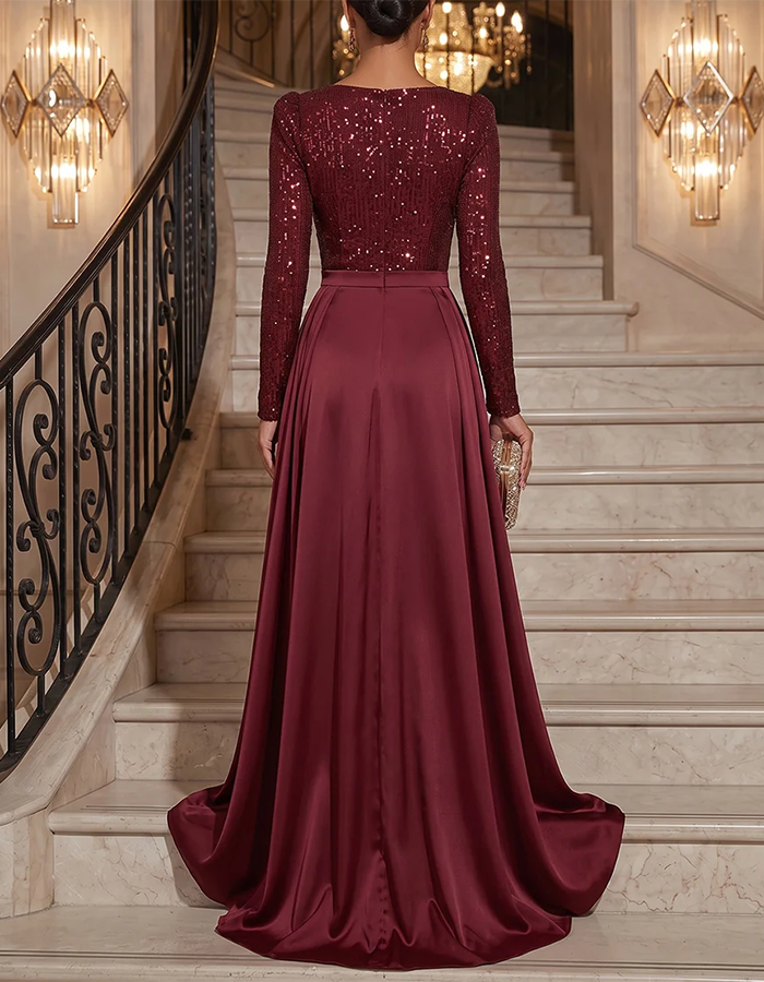 Vestido maxi sereia em cetim drapeado cor de vinho, com decote quadrado, mangas compridas, corpete de lantejoulas e racha alta