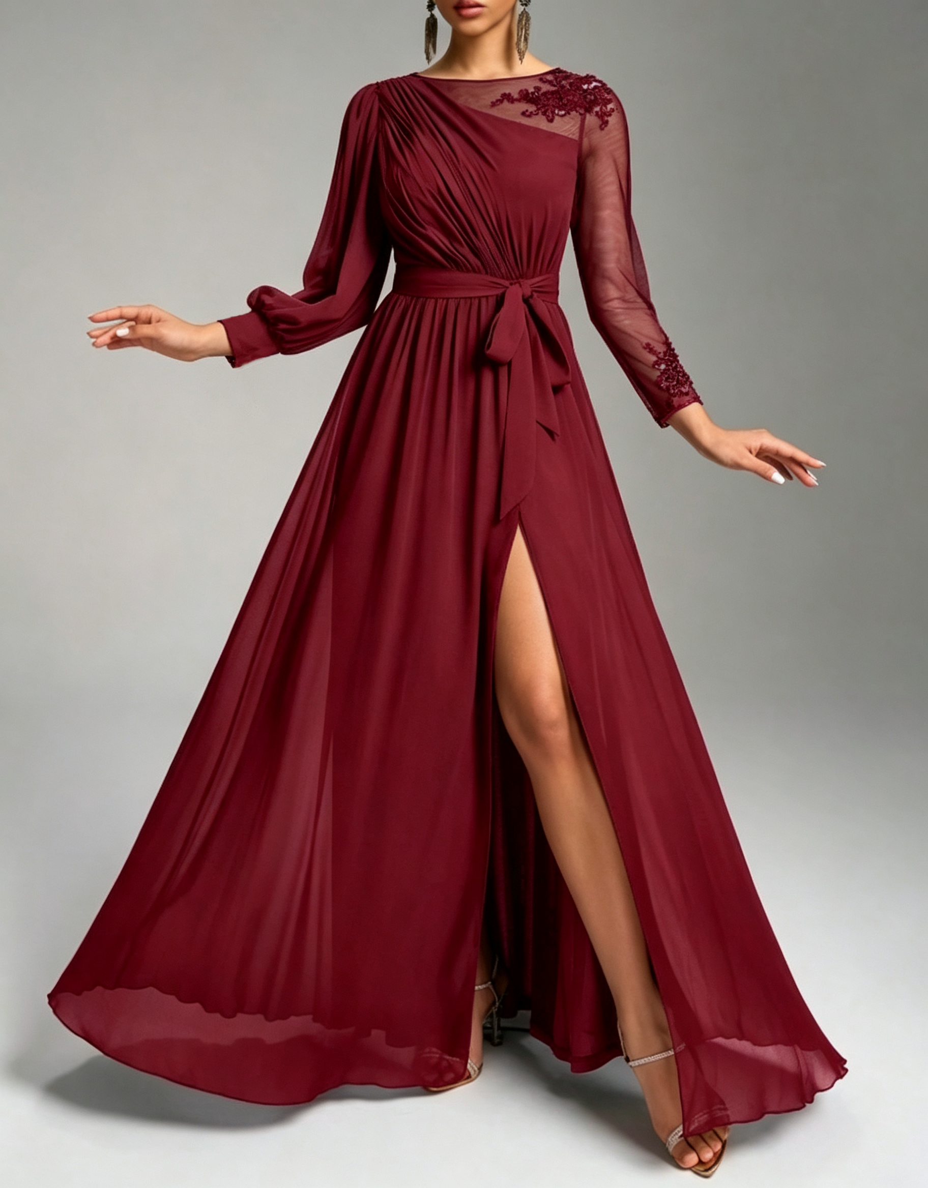 Vestido maxi de chiffon, renda e malha de lantejoulas, de manga comprida, corte em A e gola redonda