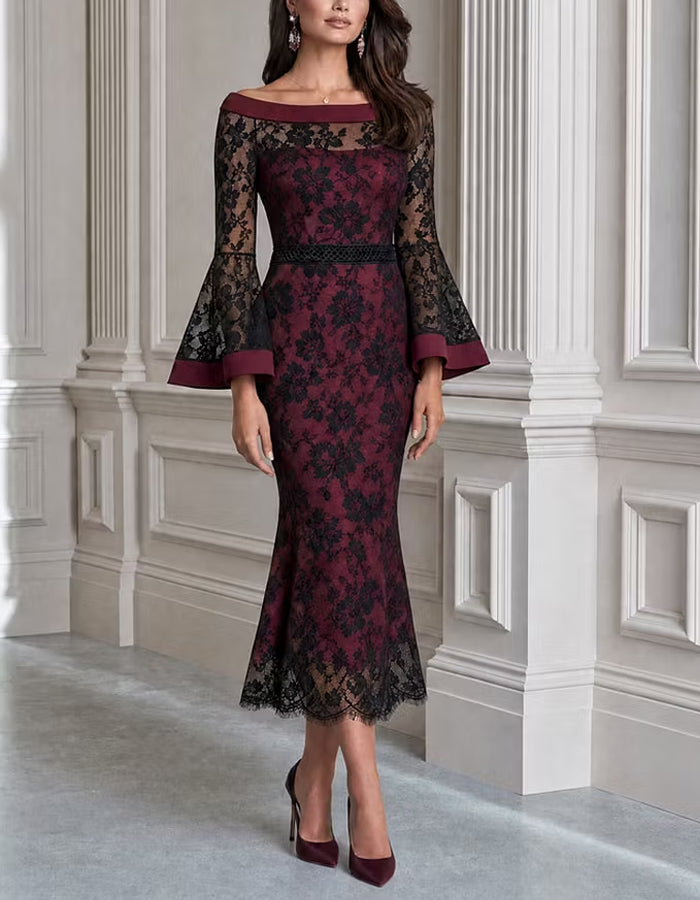 Vestido midi justo de renda floral cor de vinho e preto