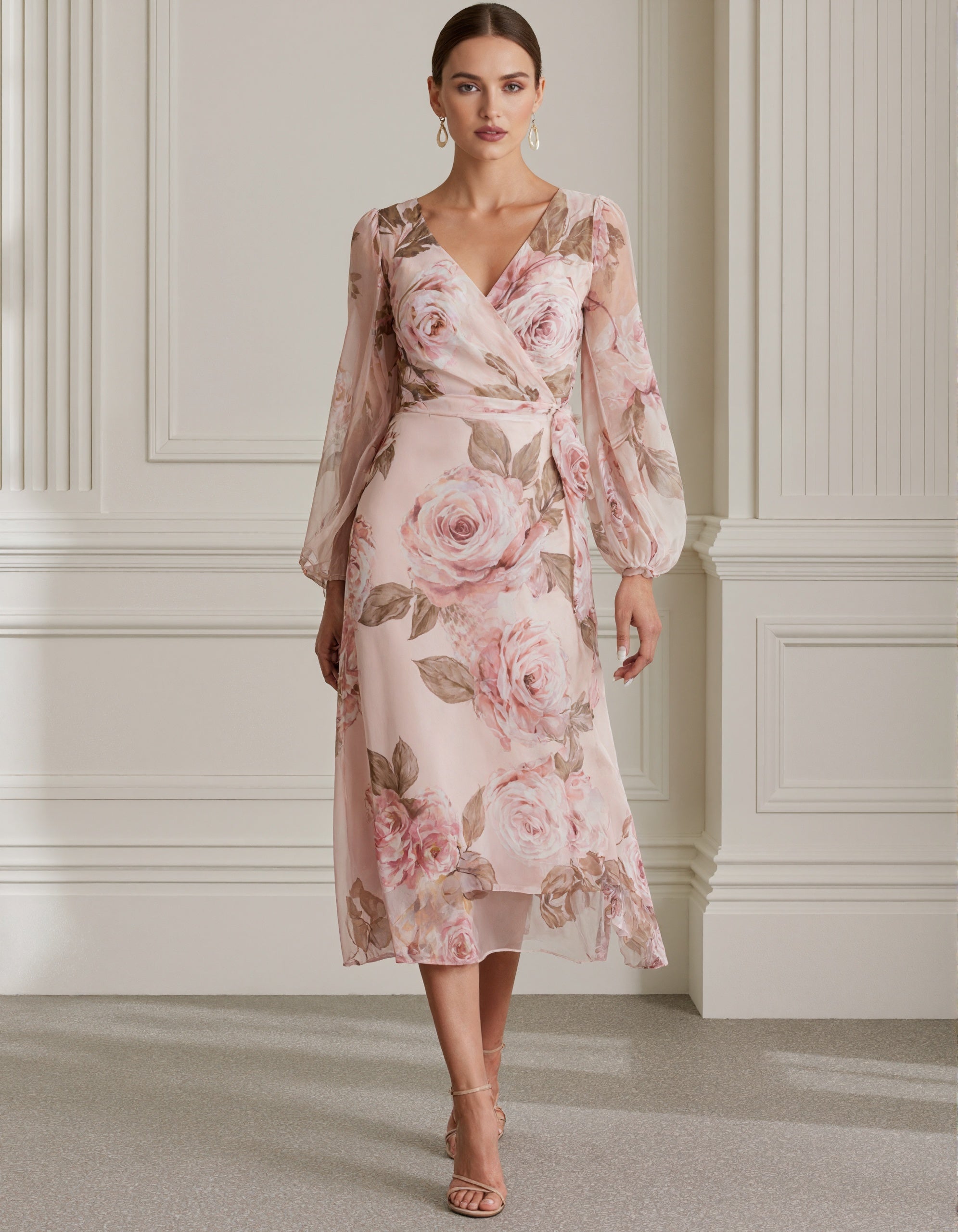Vestido midi de chiffon com estampa de rosas em aguarela cor-de-rosa