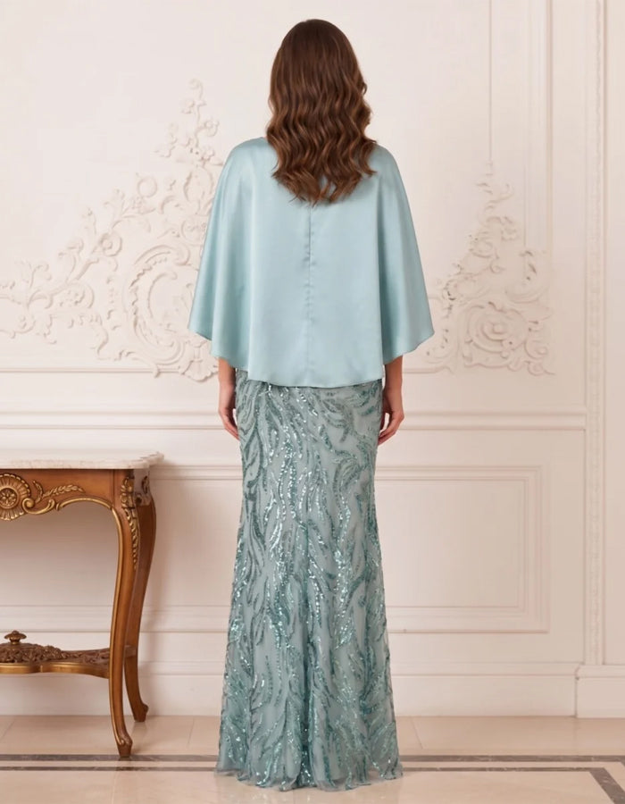 Maxikleid aus aquamarinfarbenem Satin mit Schalkragenärmeln und Pailletten