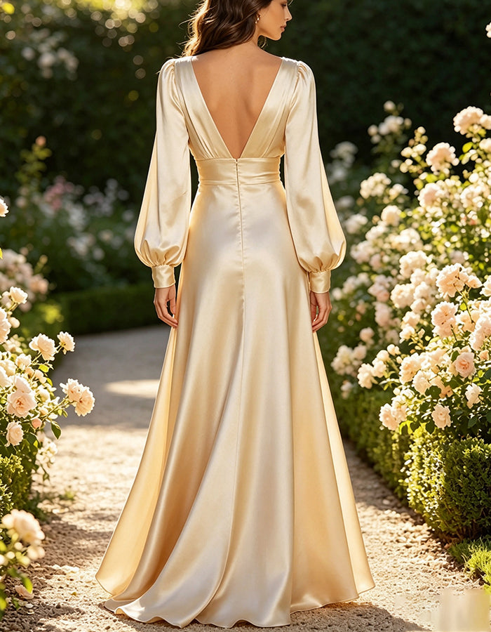 Robe longue trapèze en satin avec décolleté plongeant en V et manches longues bouffantes
