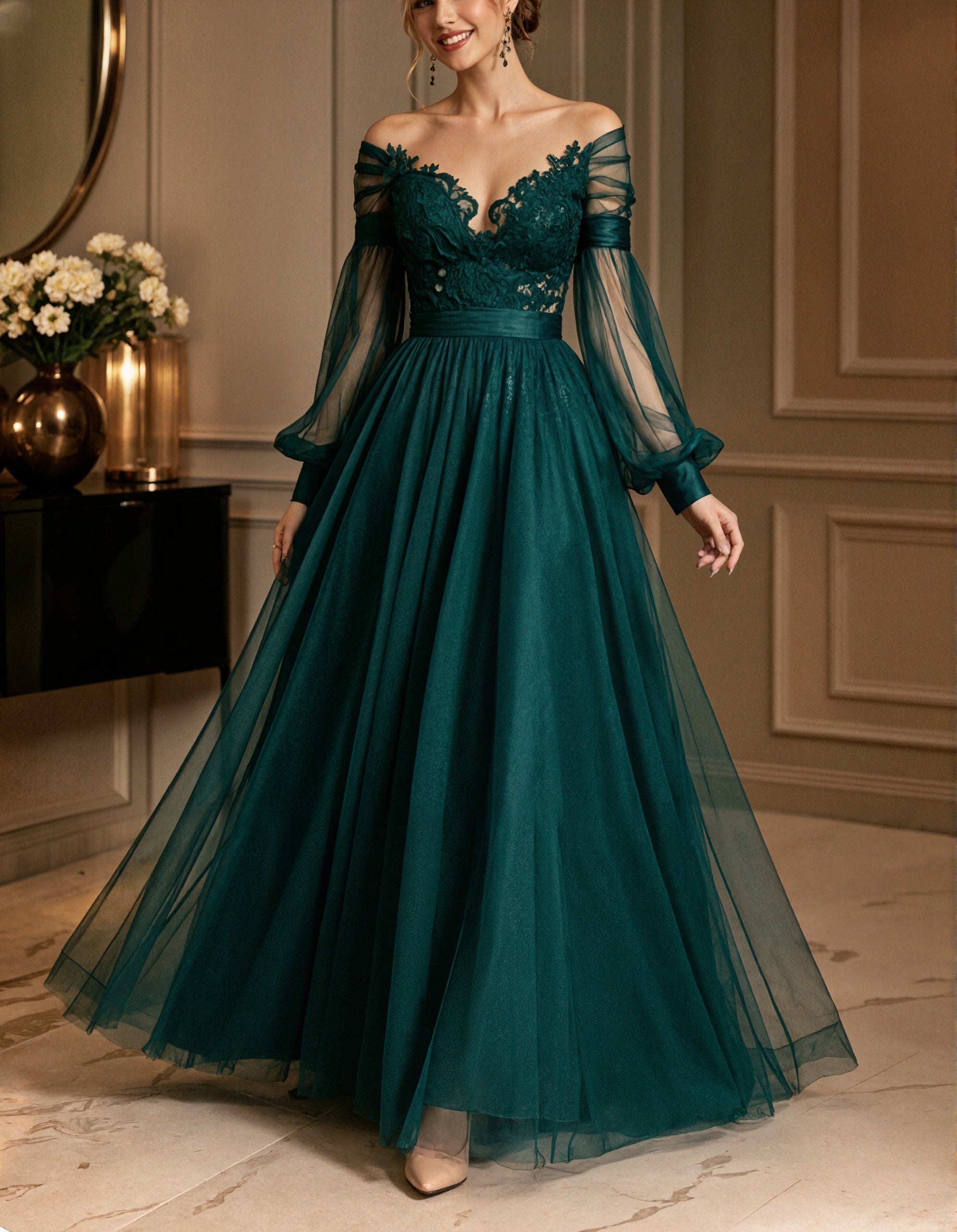Vestido maxi verde-escuro com aplicações de renda, ombros descobertos e punhos de tule