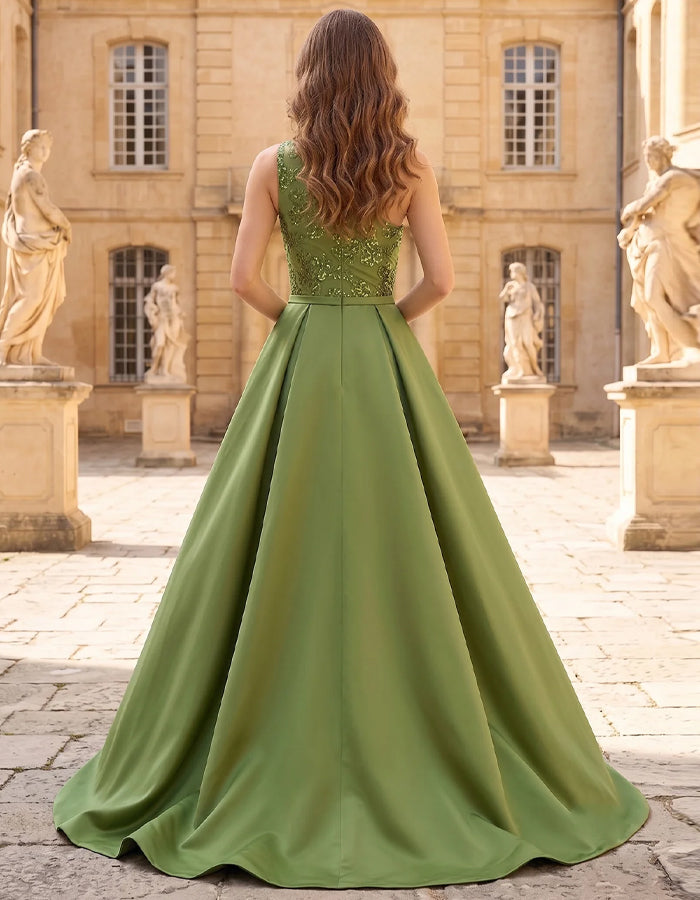 Vestido largo de satén verde con lentejuelas y un solo hombro