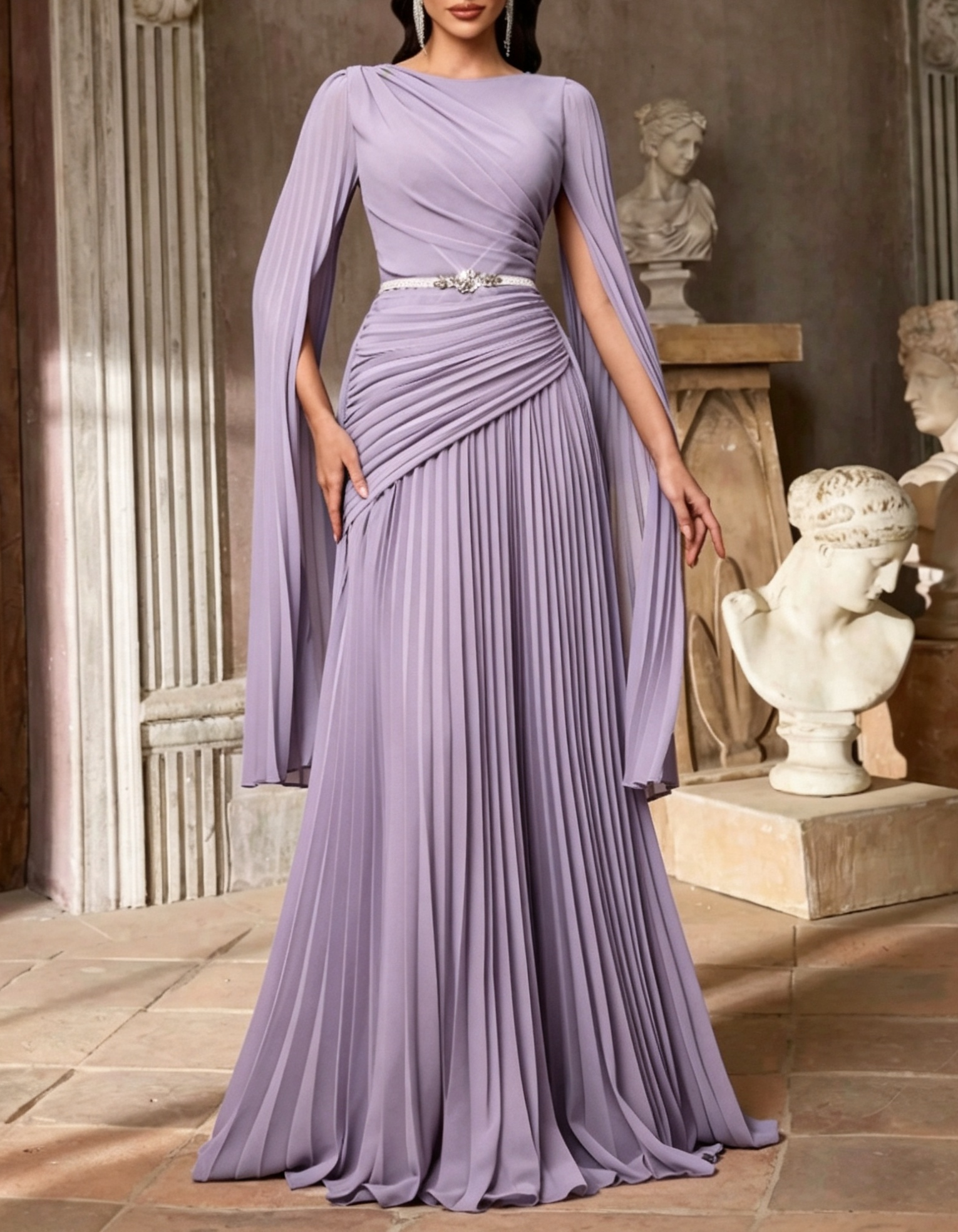Vestido largo de noche de gasa con escote redondo, mangas tipo capa y corte evasé