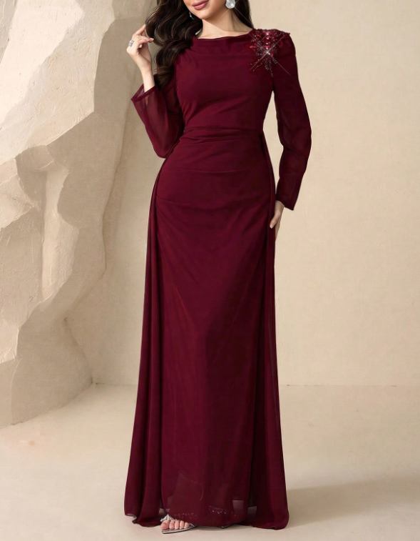 Chiffon-Maxikleid mit Rundhalsausschnitt, langen Ärmeln, Perlenverzierung an den Schultern und Spitzenstickerei