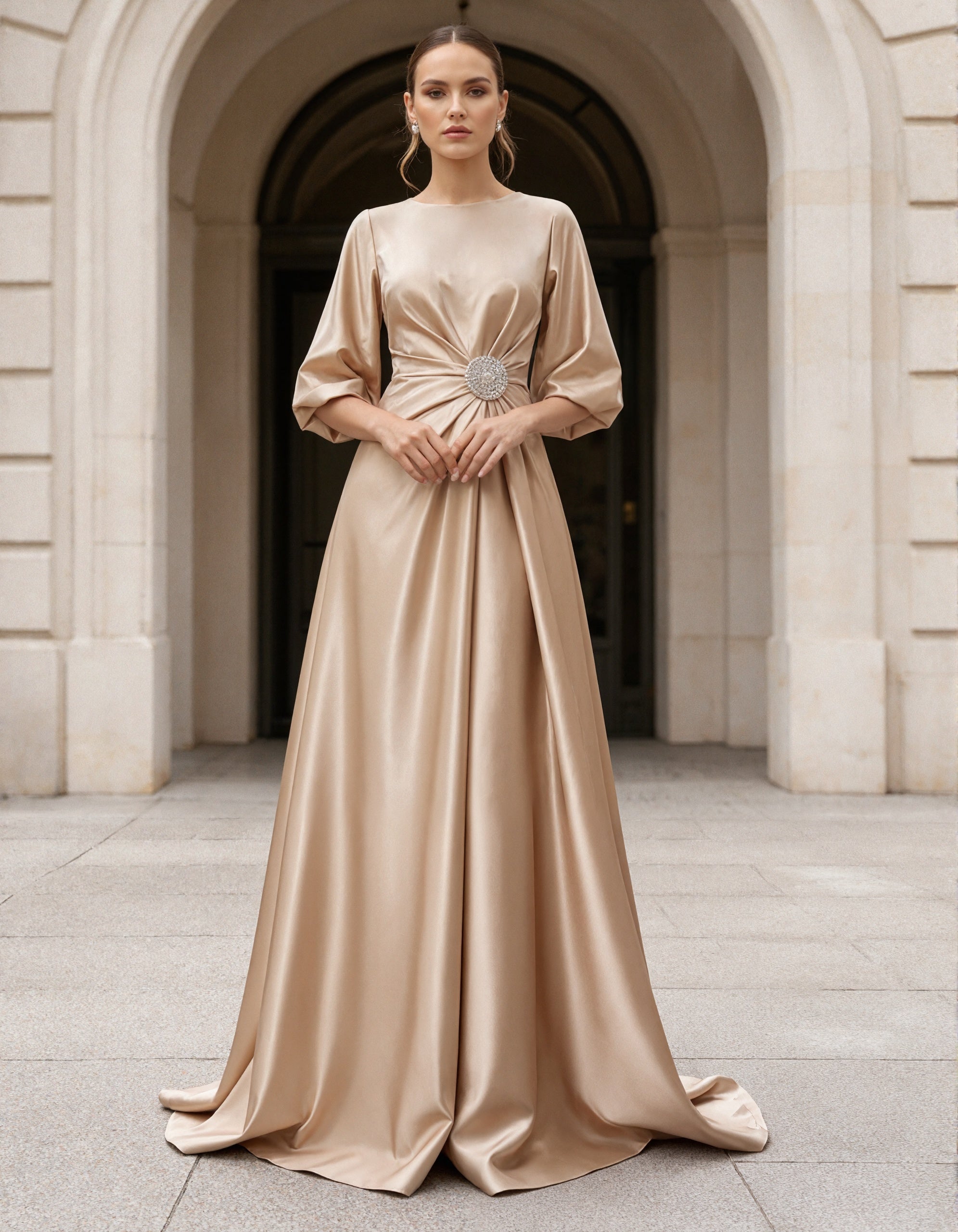 Rochie maxi lungă din satin champagne, cu decolteu rotund