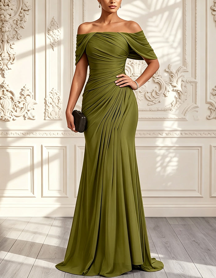 Abito lungo in chiffon verde oliva drappeggiato, con spalle scoperte, maniche a mantella e arricciature