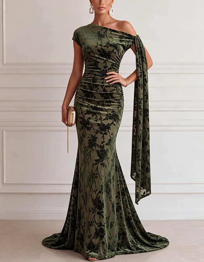 Robe longue verte à épaules dénudées, motif floral floqué et taille froncée