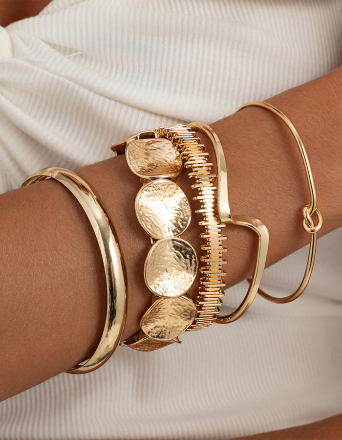 Set di 5 braccialetti aperti con nodi irregolari