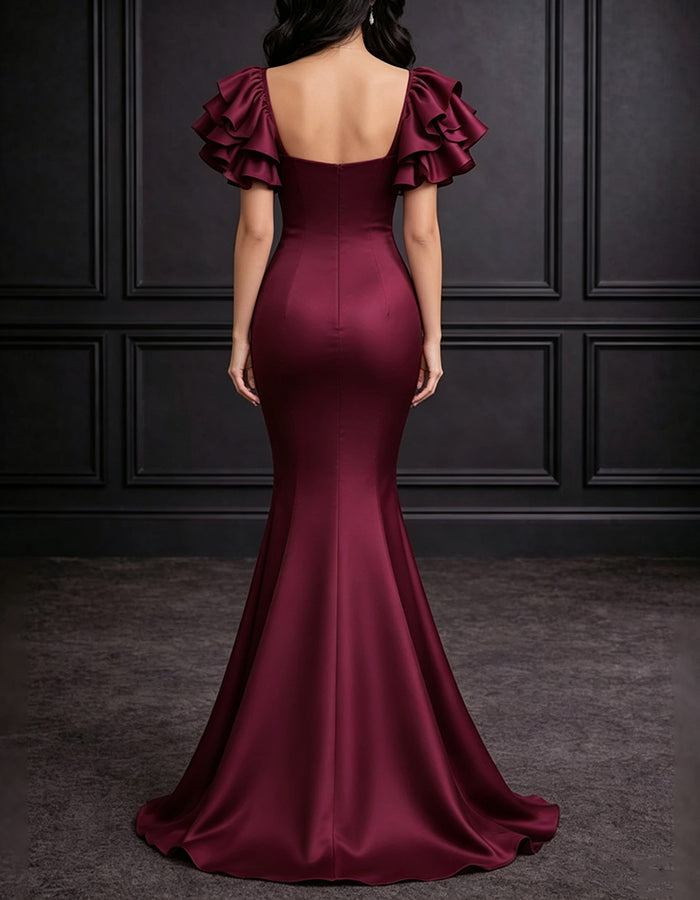 Abito maxi a sirena in raso bordeaux con scollo quadrato, maniche corte a sbuffo con volant e grande fiocco decorativo