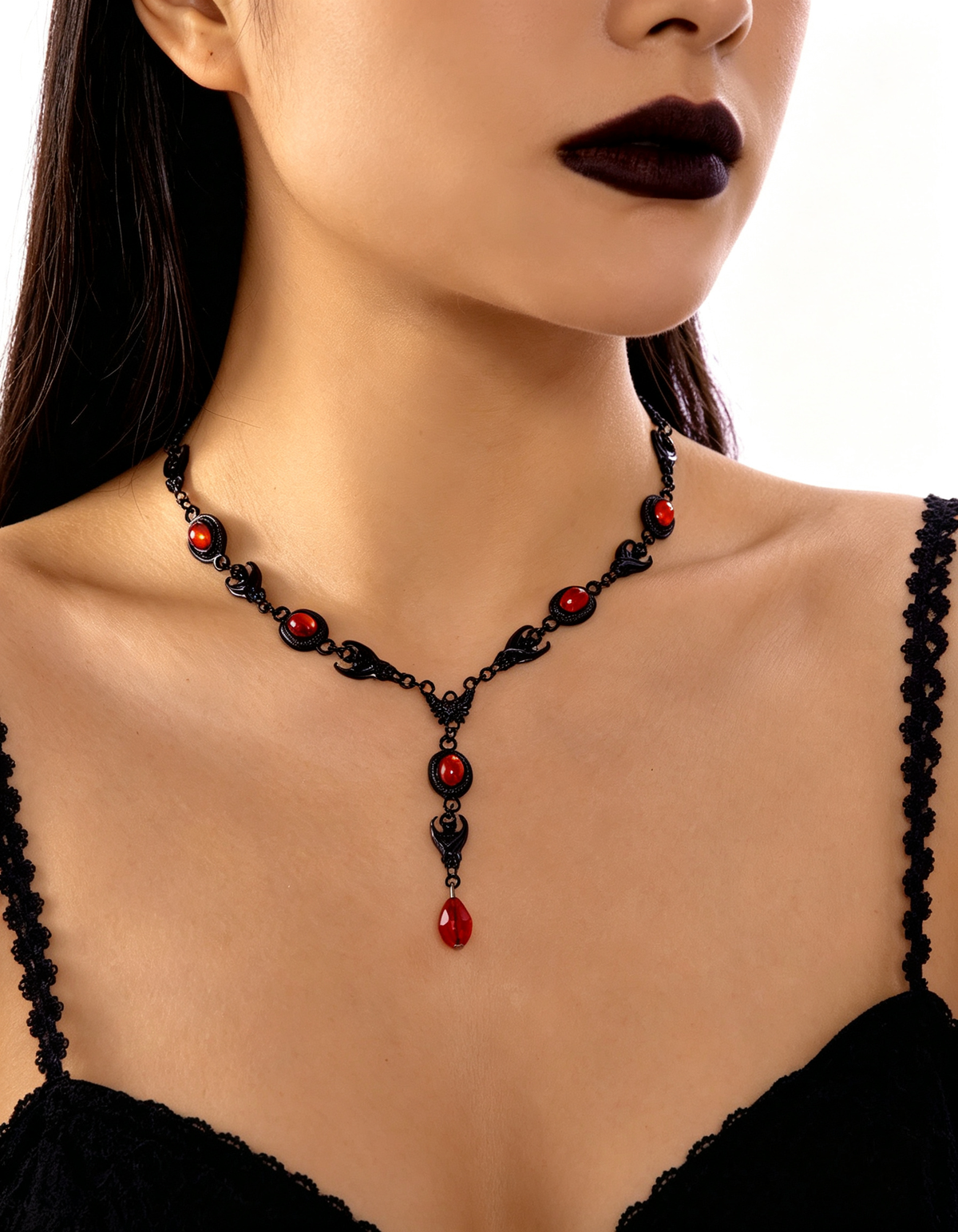 Collana girocollo gotica a Y con pipistrello, pietra rossa e mezzaluna nera