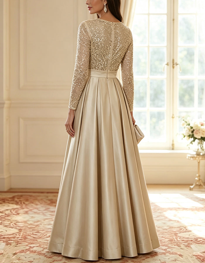 Abito lungo in raso color champagne con scollo a V, paillettes e maniche lunghe