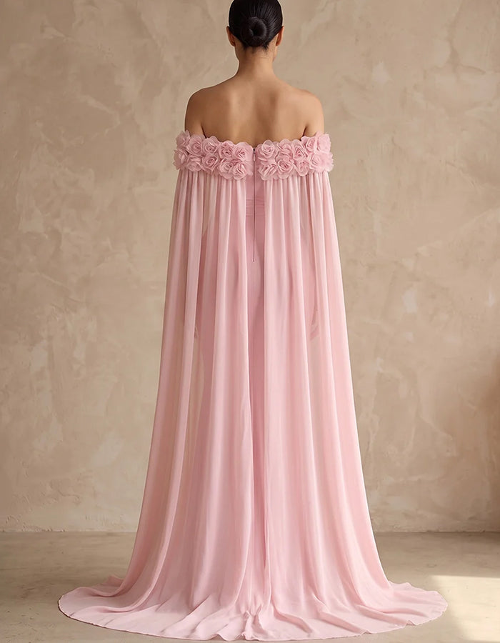 Abito lungo rosa con spalle scoperte, motivo floreale a rosa 3D, maniche a mantella lunghe in chiffon e arricciature