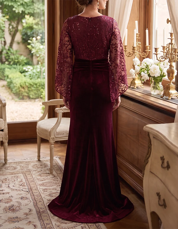 Abito maxi a sirena in pizzo con paillettes e velluto, bordeaux, scollo a V e maniche a campana
