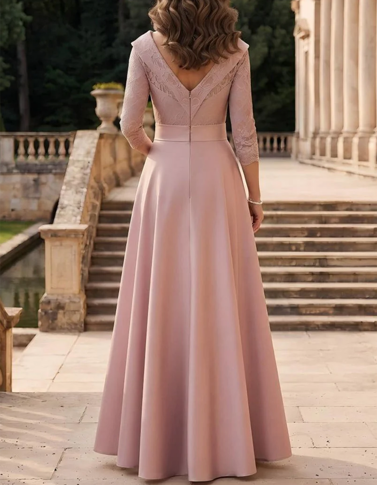 Abito lungo rosa con scollo a V in pizzo e raso