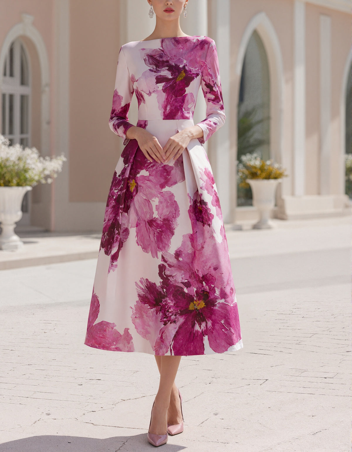 Abito midi color magenta con stampa floreale e scollo rotondo