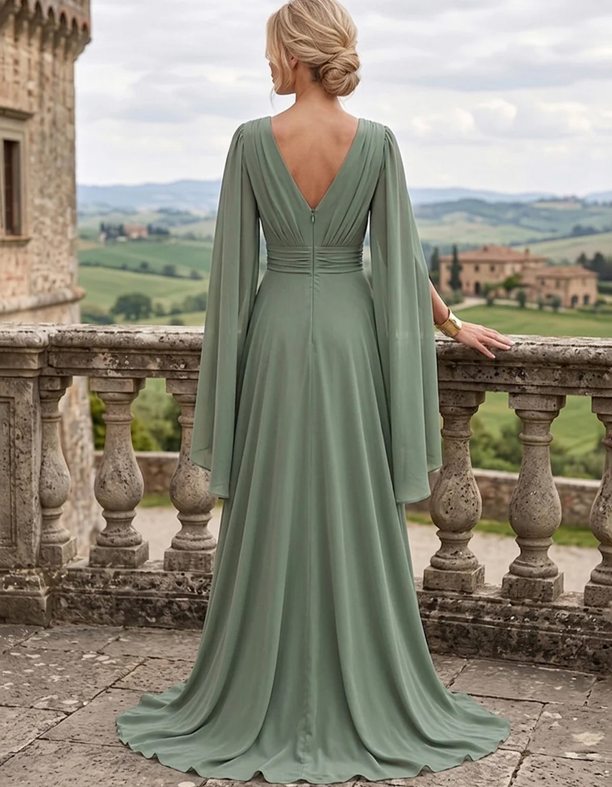 Abito lungo svasato aderente in chiffon con scollo a V, maniche svolazzanti e vita sagomata