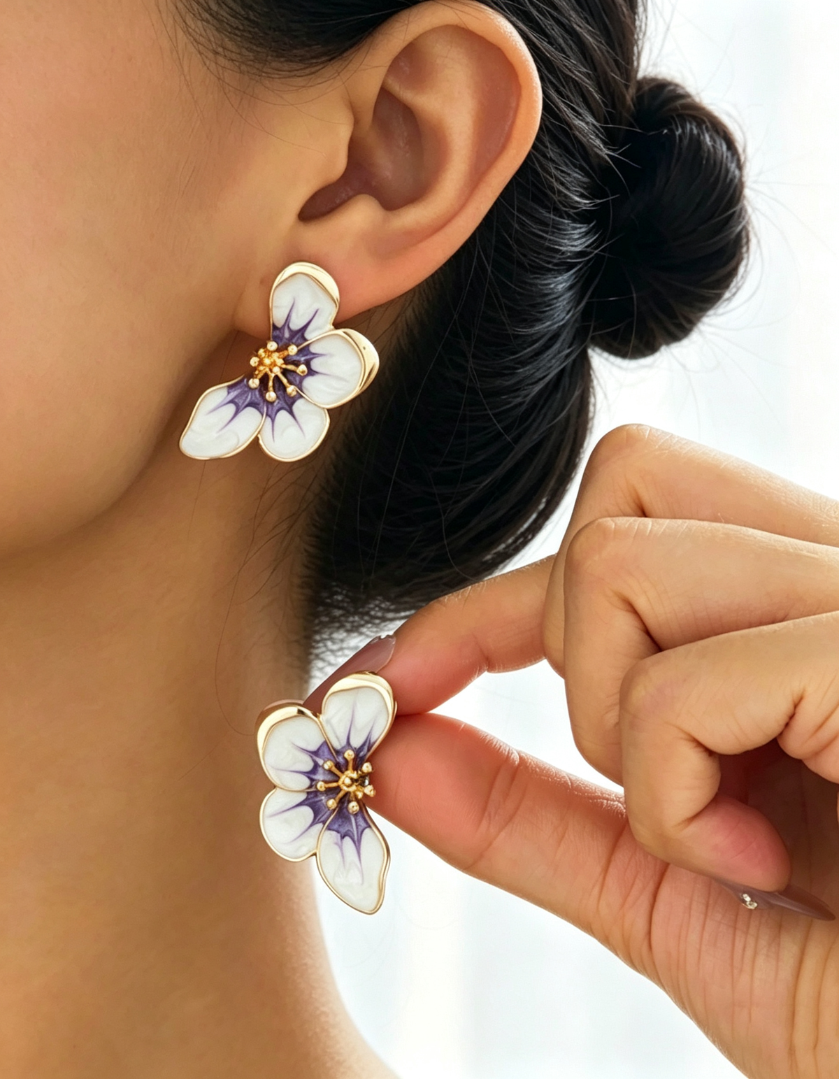 Pendientes de flores de cerezo esmaltadas en rosa