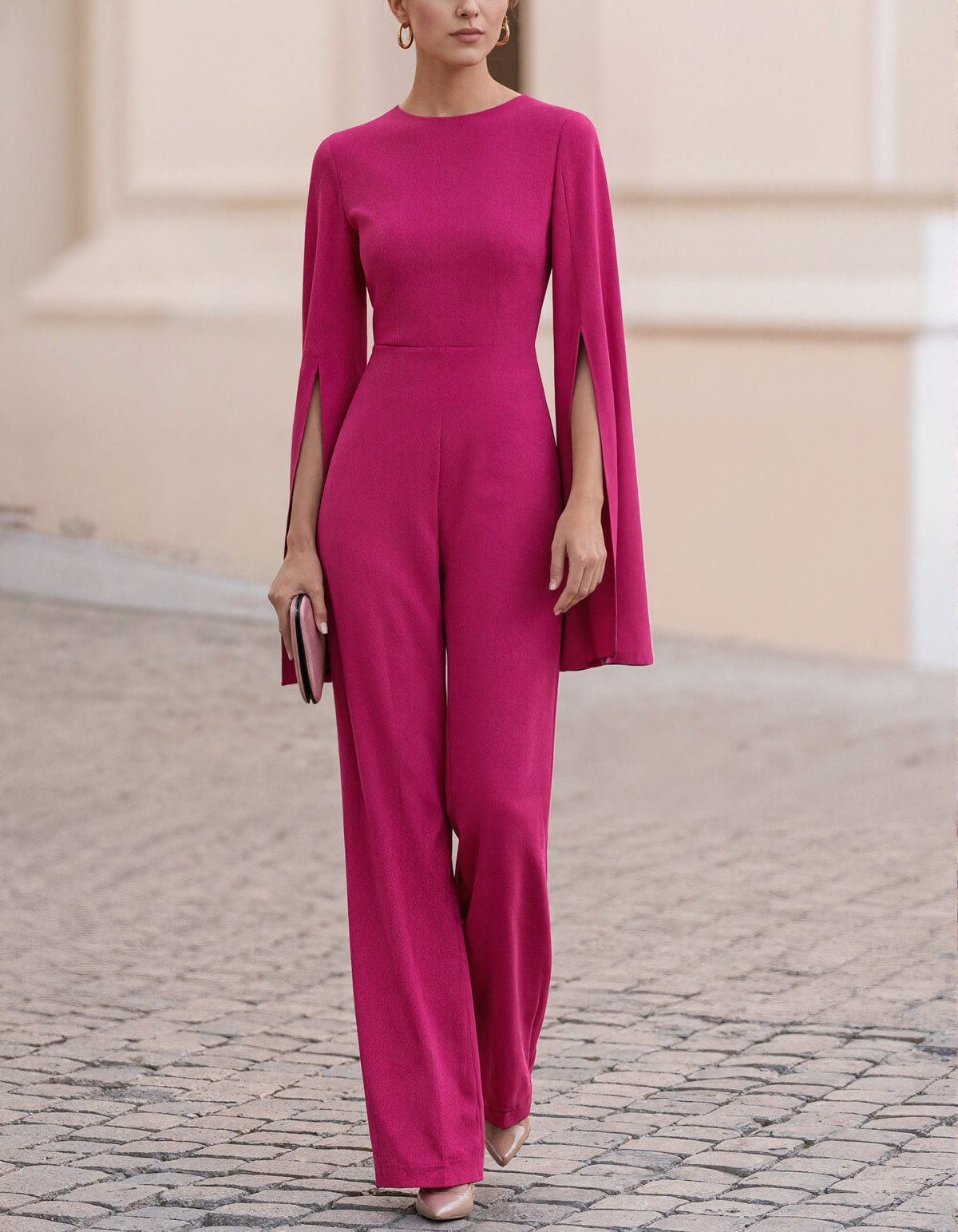Tuta con maniche a mantella color magenta e gamba ampia