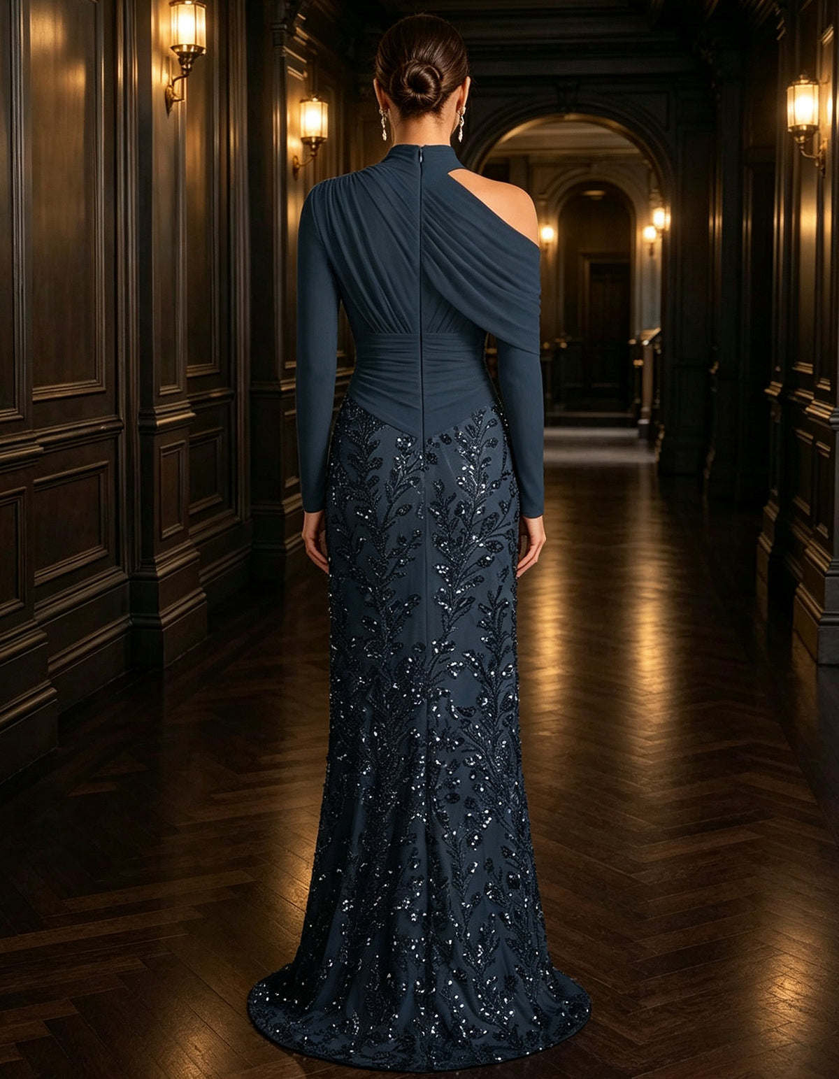Rochie maxi cu decolteu halter înalt, plasă transparentă, talie încrețită și paiete