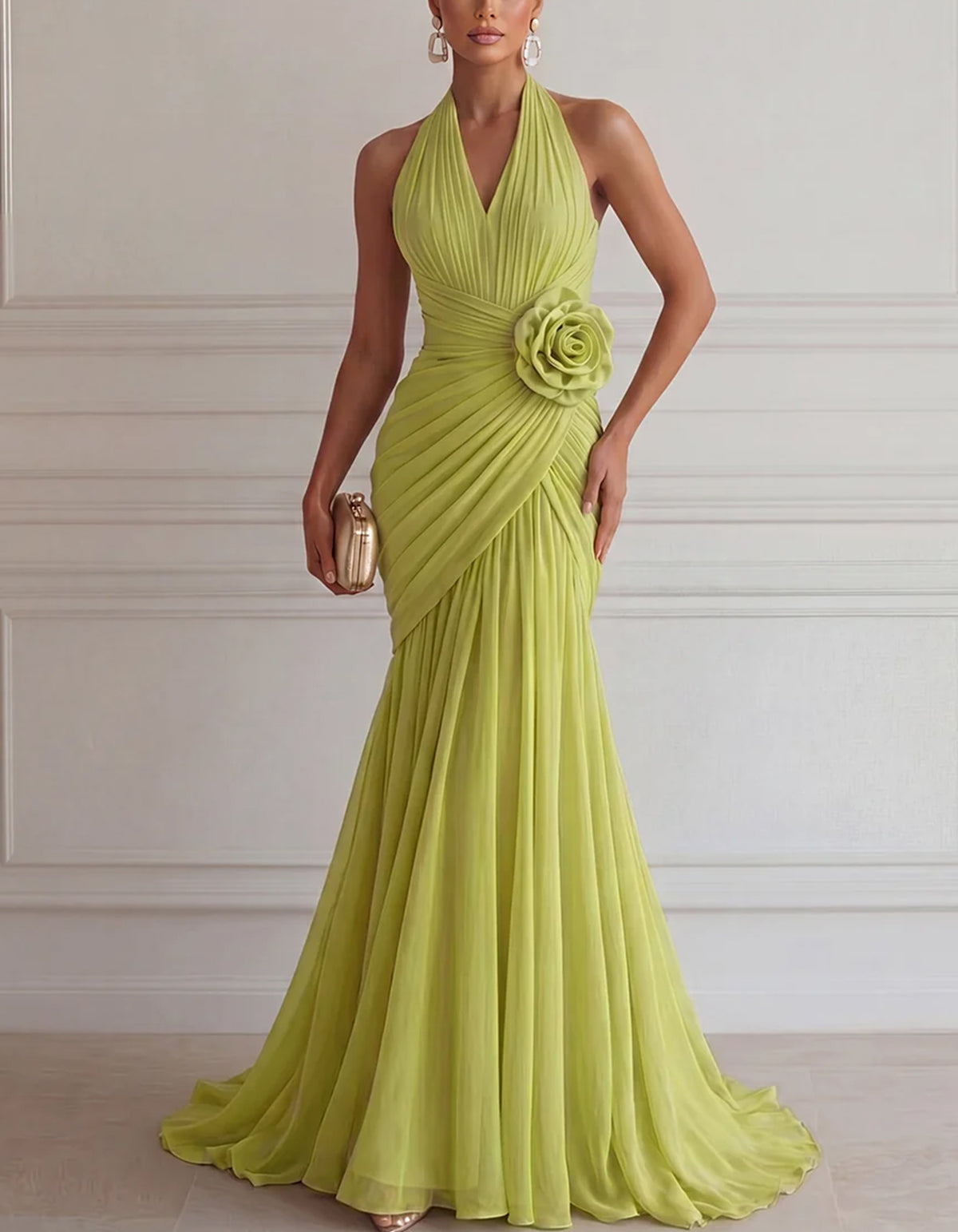Maxijurk van pistachegroene chiffon met halternek, plooien en rozen